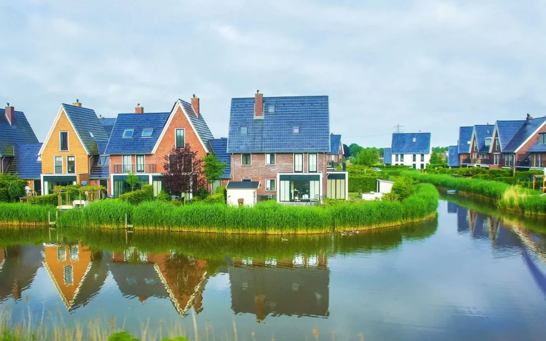 WOZ-waardes landelijke gebieden stijgen het hardst, Amsterdam grootste daler